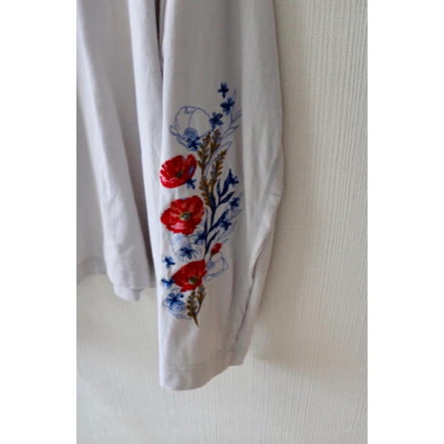 Jieda(ジエダ)のJieDa/FLOWER EMBROIDERY L/S 白 メンズのトップス(Tシャツ/カットソー(七分/長袖))の商品写真