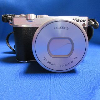 ニコン(Nikon)のNikon1 j5 レンズキット(ミラーレス一眼)