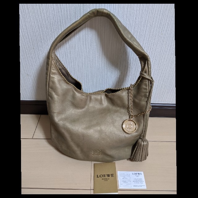 ロエベ ナッパ レザー ワンショルダー バッグ ゴールド系 チャーム付