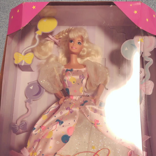 Barbie(バービー)の値下げ‼︎Birthday Barbie✩﻿1996年 バースデーバービー キッズ/ベビー/マタニティのおもちゃ(ぬいぐるみ/人形)の商品写真