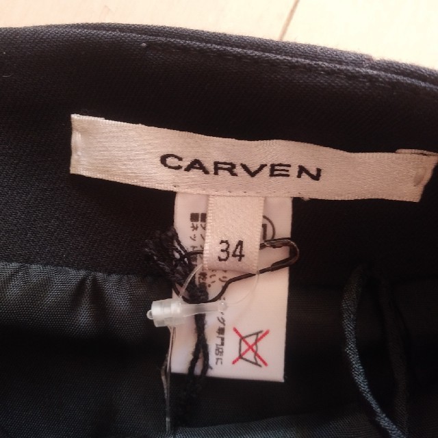 CARVEN(カルヴェン)のカルヴェン　タック　ショートパンツ レディースのパンツ(ショートパンツ)の商品写真