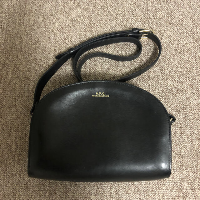 最終値下げ！！A.P.C ハーフムーンバッグ黒レザー　bag