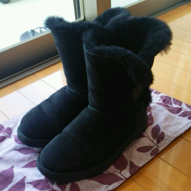 UGG ベイリーボタン 黒