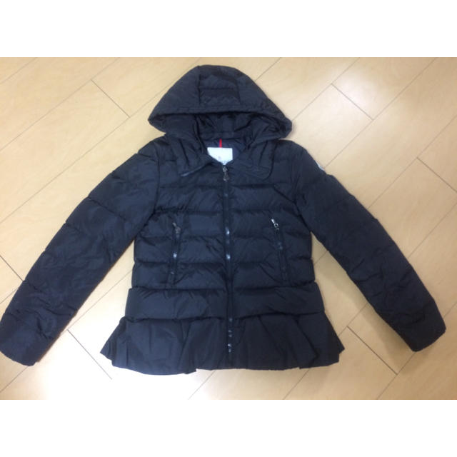 MONCLER(モンクレール)のモンクレール PERVENCHE ブラック ペプラム ダウン  レディースのジャケット/アウター(ダウンジャケット)の商品写真