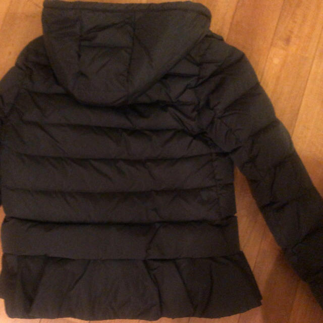 MONCLER(モンクレール)のモンクレール PERVENCHE ブラック ペプラム ダウン  レディースのジャケット/アウター(ダウンジャケット)の商品写真