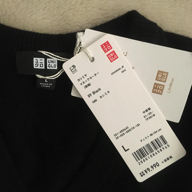 UNIQLO(ユニクロ)のナース千恵様　専用　ユニクロ　カシミア 100% L  Vネックセーター メンズのトップス(ニット/セーター)の商品写真