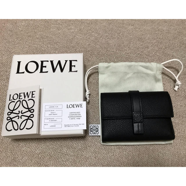 LOEWE - 新品未使用 LOEWE ロエベ 三つ折り財布の通販 by leon｜ロエベならラクマ