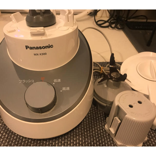 Panasonic(パナソニック)のパナソニック ファイバーミキサー MX-X300 スマホ/家電/カメラの調理家電(ジューサー/ミキサー)の商品写真