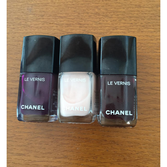 CHANEL(シャネル)のCHANEL ネイルヴェルニ三色お値打ちセット コスメ/美容のネイル(マニキュア)の商品写真