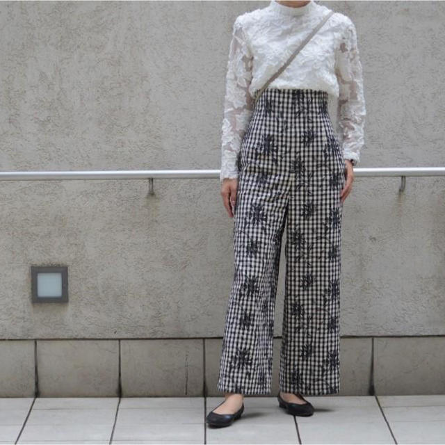 GREED(グリード)の【 GREED】GINGHAM CHECK FLOWER Pants レディースのパンツ(カジュアルパンツ)の商品写真