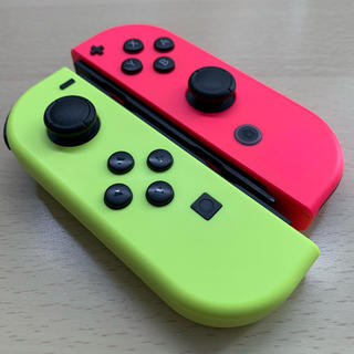 ニンテンドースイッチ(Nintendo Switch)のSwitch ジョイコン  左右ネオンイエローピンク　ストラップ付き　M692(家庭用ゲーム機本体)