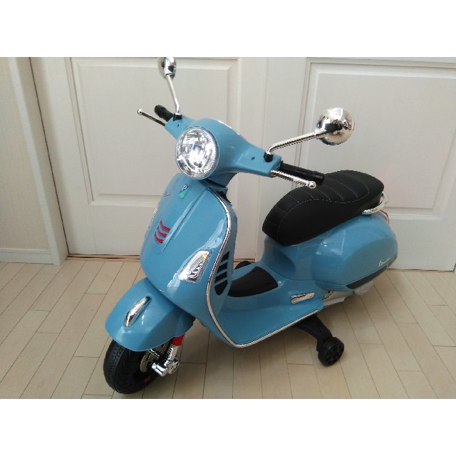 電動乗用バイク Vespa GTS Super ベスパ 子供 エンタメ/ホビーのテーブルゲーム/ホビー(三輪車/乗り物)の商品写真