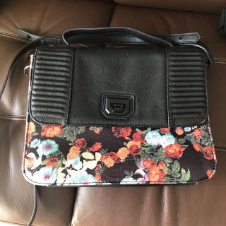 BCBG ショルダーバッグ