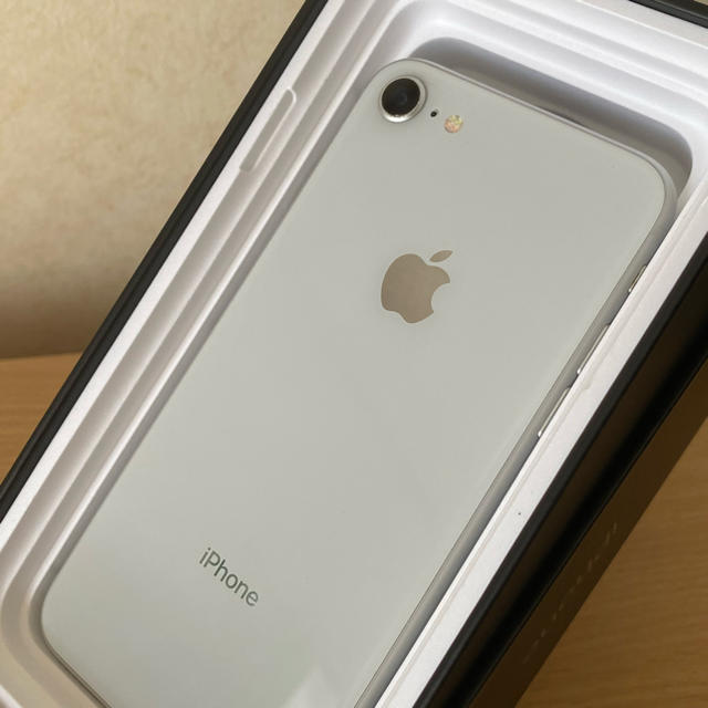 iPhone - iPhone8 シルバー 本体の通販 by ^_^｜アイフォーンならラクマ