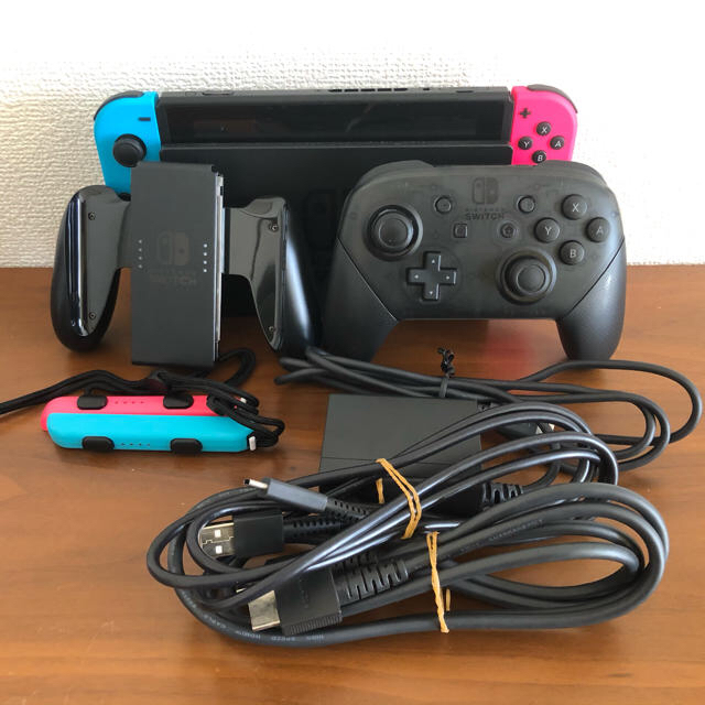 ニンテンドースイッチ　プロコン付属