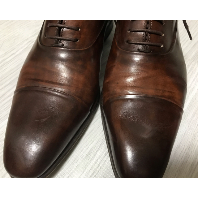 Santoni(サントーニ)の美品 サントーニ キャップトゥ Dブラウン サイズ5 26cm シューキーパー付 メンズの靴/シューズ(ドレス/ビジネス)の商品写真