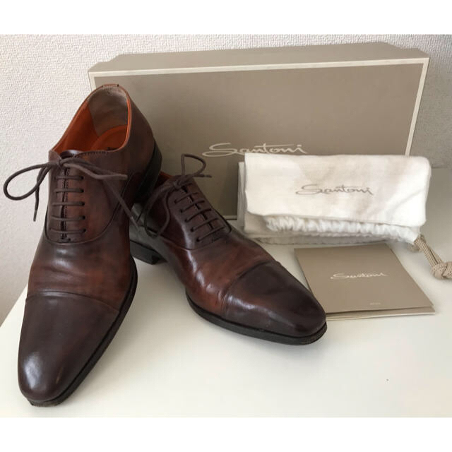 Santoni(サントーニ)の美品 サントーニ キャップトゥ Dブラウン サイズ5 26cm シューキーパー付 メンズの靴/シューズ(ドレス/ビジネス)の商品写真