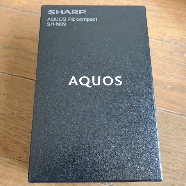 AQUOS(アクオス)のAQUOS R2 compact SH-M09 ピュアブラック スマホ/家電/カメラのスマートフォン/携帯電話(スマートフォン本体)の商品写真