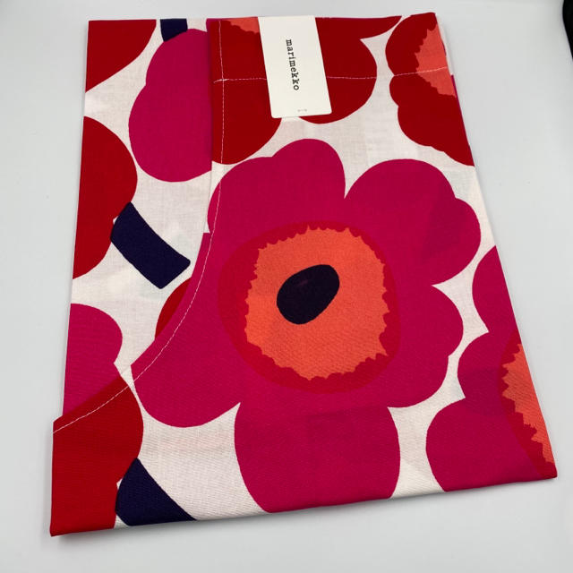 marimekko(マリメッコ)の【新品】marimekko マリメッコ エプロン ウニッコ 赤 レッド インテリア/住まい/日用品のキッチン/食器(その他)の商品写真