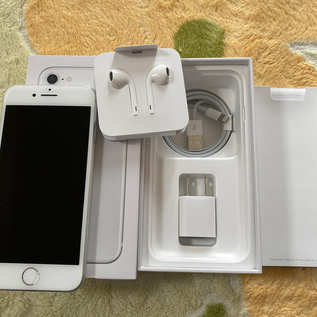 iPhone8 White キャリア au 超美品64GB