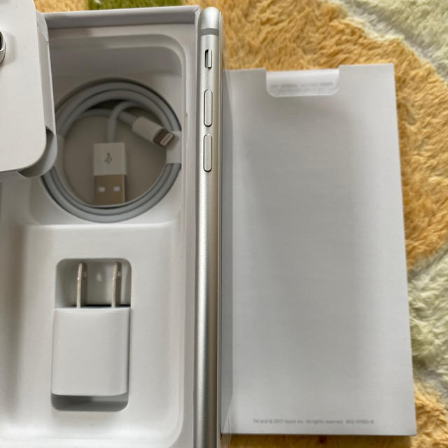 iPhone8 White キャリア au 超美品64GB 1