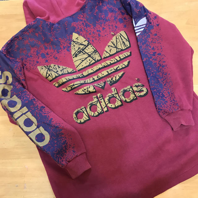 adidas(アディダス)のレア、値下げしました。アディダスパーカー、美品　エンジ色、MからLサイズ メンズのトップス(パーカー)の商品写真