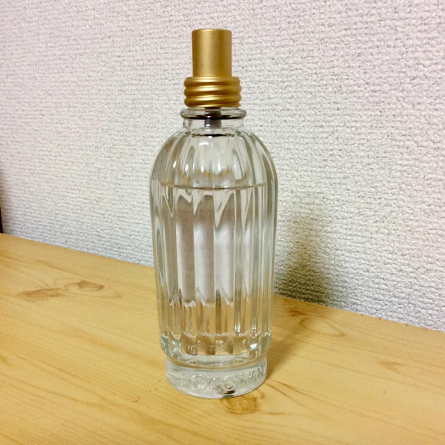 L'OCCITANE(ロクシタン)の希少　廃盤品　ロクシタン　ホワイトローズ　オードトワレ　75ml コスメ/美容の香水(香水(女性用))の商品写真