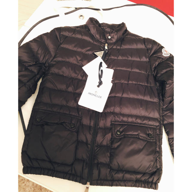 MONCLER(モンクレール)の正規品モンクレール　ショートダウン　ブラック レディースのジャケット/アウター(ダウンジャケット)の商品写真