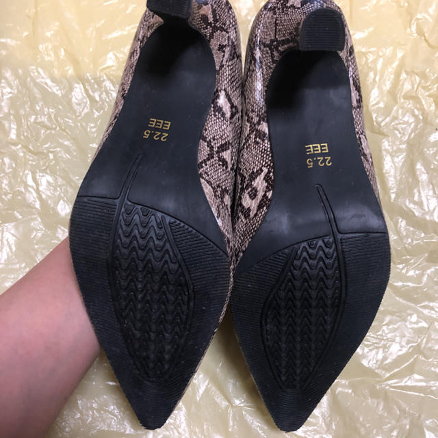 ロメオバレンチノスネーク柄パンプス22.5EEE レディースの靴/シューズ(ハイヒール/パンプス)の商品写真