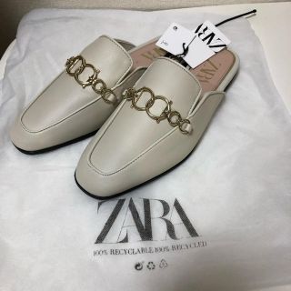 ザラ(ZARA)のZARA ローファー ミュール レザー レザー風 チェーン(ミュール)