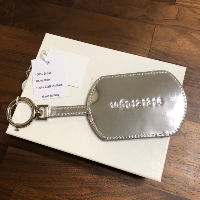 新品】Maison Margiela レザー キーホルダー シルバー 新品】Maison Margiela レザー キーホルダー シルバー