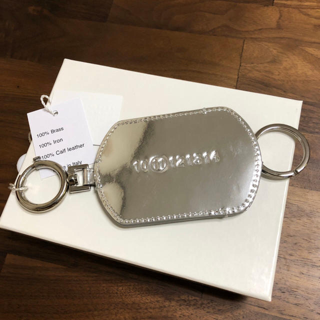 新品】Maison Margiela レザー キーホルダー シルバー 新品】Maison Margiela レザー キーホルダー シルバー