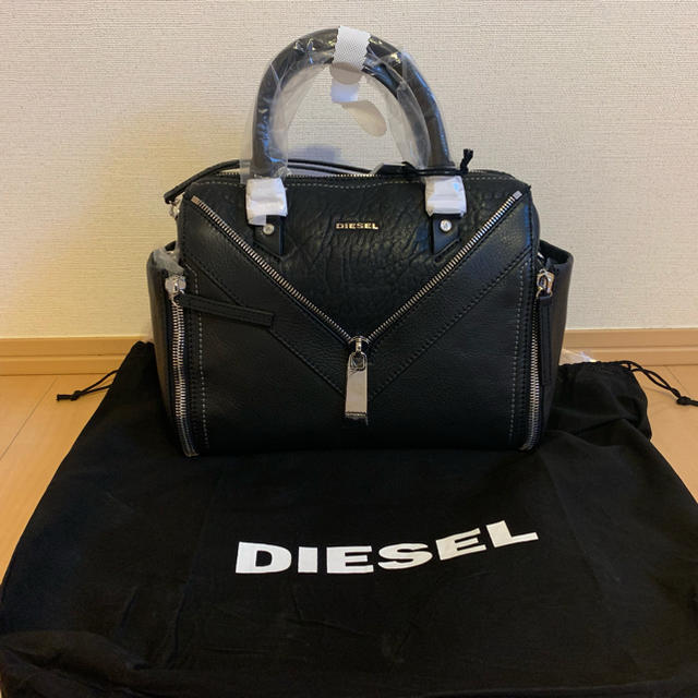 DIESEL(ディーゼル)の値引き不可！Diesel zipper le trasy！新品未使用品 レディースのバッグ(ハンドバッグ)の商品写真