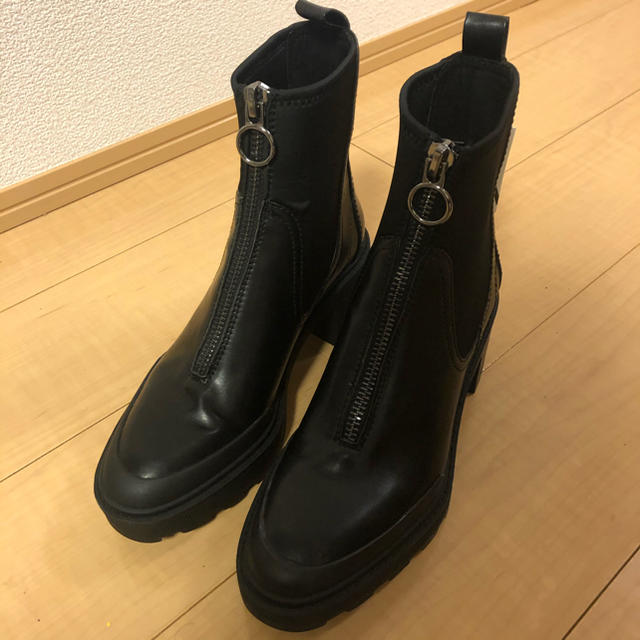 ZARA(ザラ)の新品未使用！美香さん愛用 ZARA ジッパー アンクルブーツ レディースの靴/シューズ(ブーツ)の商品写真