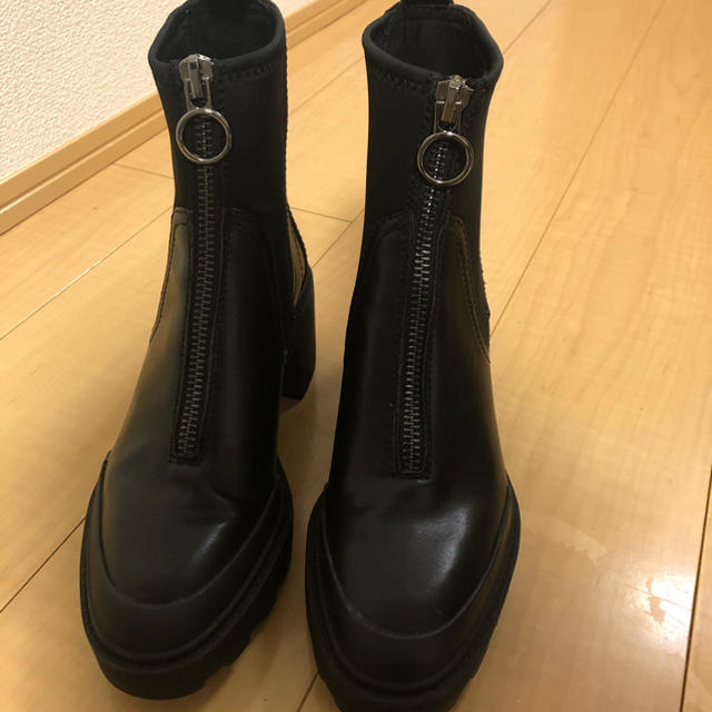 ZARA(ザラ)の新品未使用！美香さん愛用 ZARA ジッパー アンクルブーツ レディースの靴/シューズ(ブーツ)の商品写真