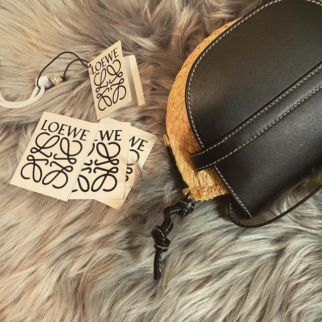 LOEWE(ロエベ)のミニゲート💕ラフィア　loewe レディースのバッグ(ショルダーバッグ)の商品写真