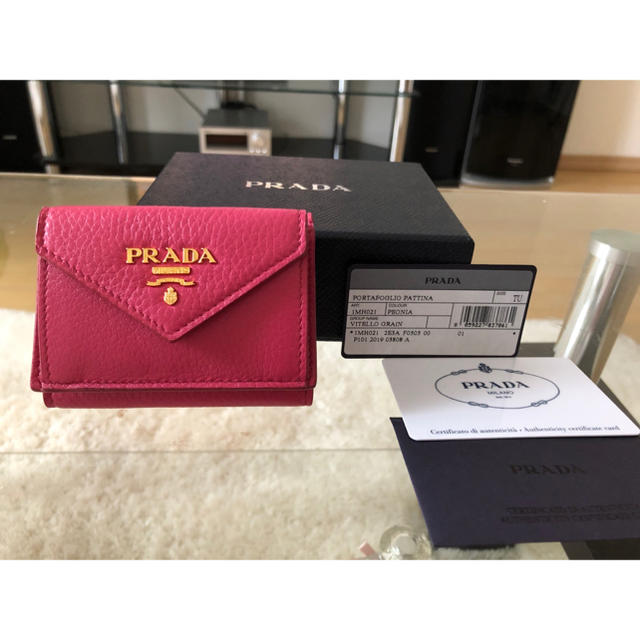 PRADA(プラダ)のPRADA ミニコンパクト財布　正規品　ピンク レディースのファッション小物(財布)の商品写真