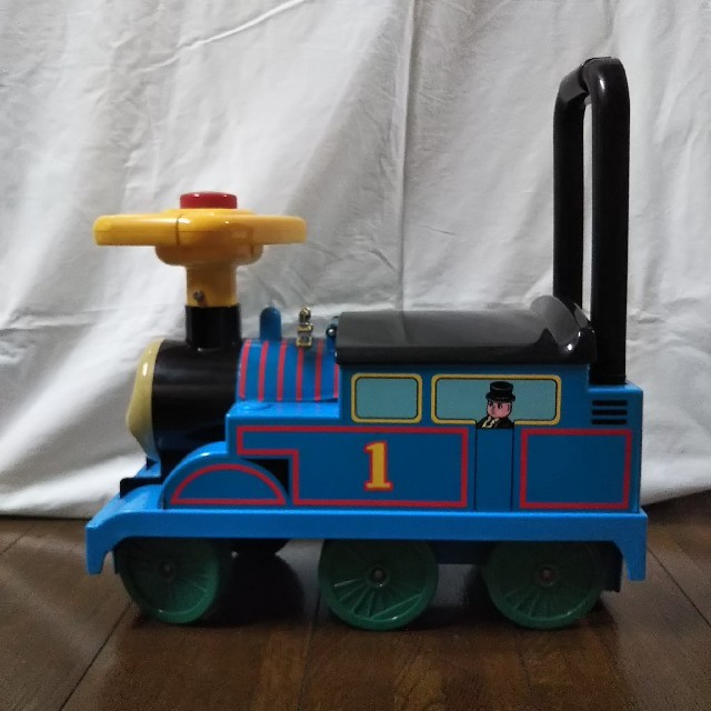 室内乗用きかんしゃトーマスの通販 by chococo's shop|ラクマ