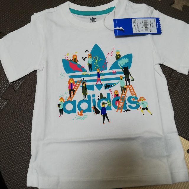 adidas(アディダス)の新品タグつきadidasトレフォイルTシャツ100センチ キッズ/ベビー/マタニティのキッズ服男の子用(90cm~)(Tシャツ/カットソー)の商品写真