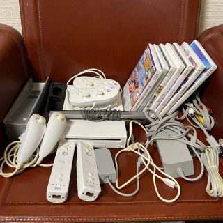 ウィー(Wii)のwii +ソフト6 本+wiiFitセット(家庭用ゲーム機本体)