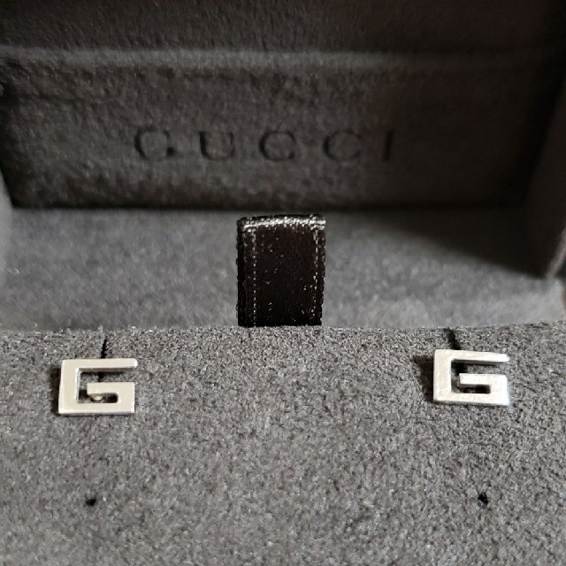Gucci - □正規品□ GUCCI K18 WG Ｇロゴ ピアスの通販 by キャラメル ...