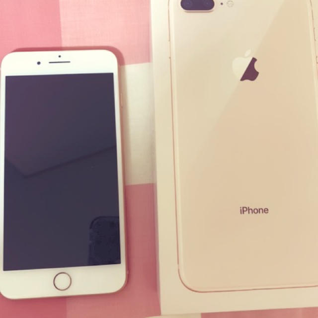 iPhone8+Plus　ローズゴールド　64GBほか スマホ/家電/カメラのスマートフォン/携帯電話(スマートフォン本体)の商品写真