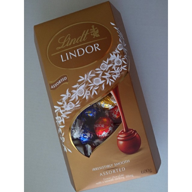 Lindt(リンツ)のリンツ リンドール チョコレート ◆ コストコ バレンタイン 食品/飲料/酒の食品(菓子/デザート)の商品写真