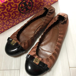 トリーバーチ(Tory Burch)のトリーバーチ　エナメル　レザー　フラットシューズ5.5 ぺたんこパンプス(バレエシューズ)