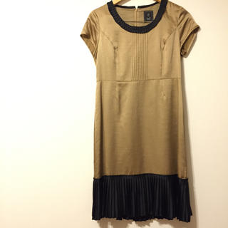 ノーブル(Noble)のゴールド×ブラックのひざ丈ドレス(ミディアムドレス)