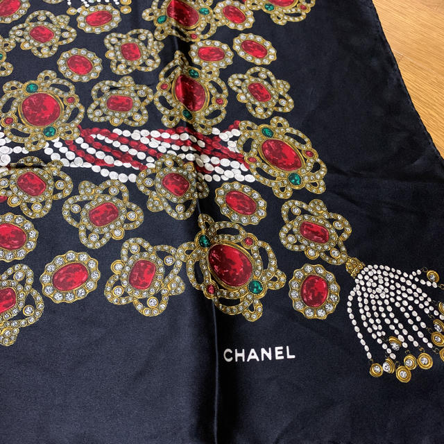 CHANEL(シャネル)のmaomiさま専用　CHANELシャネル　スカーフ レディースのファッション小物(バンダナ/スカーフ)の商品写真