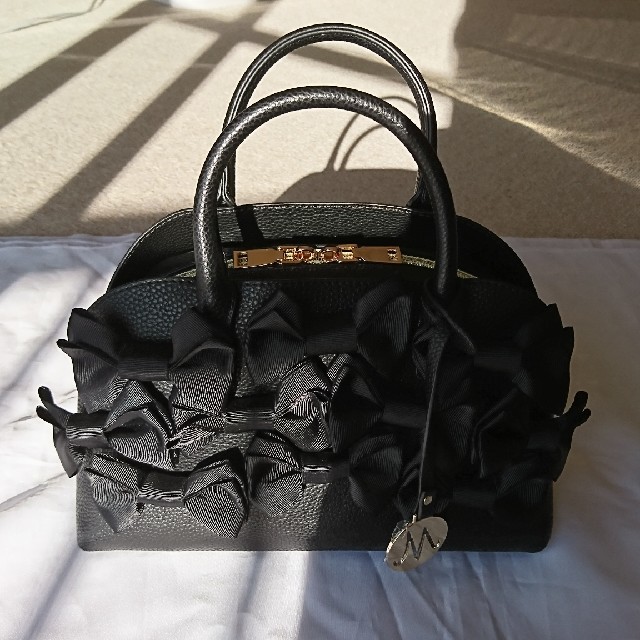 M'S GRACY(エムズグレイシー)の新品・未使用 M'S GRACY エムズグレイシー リボンバック黒色 ｶﾀﾛｸﾞ レディースのバッグ(ハンドバッグ)の商品写真
