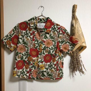 イーハイフンワールドギャラリー(E hyphen world gallery)の花柄シャツ(Tシャツ(半袖/袖なし))