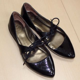 ザラ(ZARA)のZARA フラットパンプス エナメル 黒(ハイヒール/パンプス)