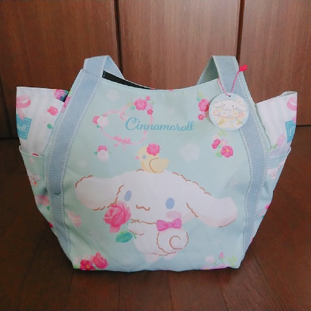 シナモロール(シナモロール)のシナモンロール☆限定デザイン☆サンリオ かわいい バラ 大容量バルーンバッグ レディースのバッグ(トートバッグ)の商品写真